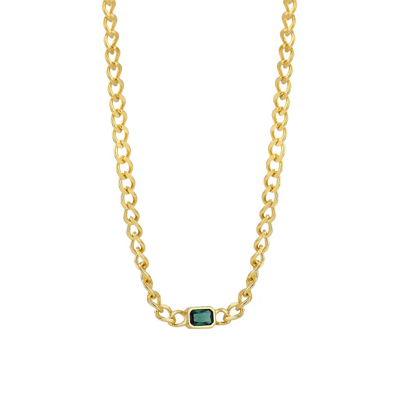 collier femme en plaqué or avec chaîne à mailles larges et pierre verte rectangulaire sertie, longueur ajustable 45 à 50 cm, bijou moderne et audacieux au style chic et urbain